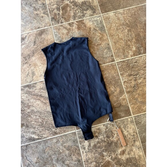 Skims Essential Crewneck Sleeveless Bodysuit Size S/M Onyx - Picture 3 of 8